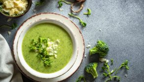 طرز تهیه سوپ کلم بروکلی با جو پرک