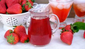 طرز تهیه شربت توت فرنگی