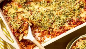 طرز تهیه کاسرول پارمزان و مرغ