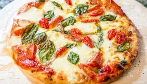 طرز-تهیه-پیتزا-مارگاریتا