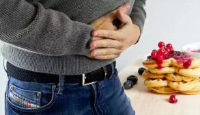 غذاهای مضر و مفید برای معده درد