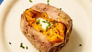 طرز تهیه سیب‌زمینی شیرین پخته
