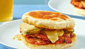 طرز تهیه برگر بوقلمون با سوسیس چوریتسو